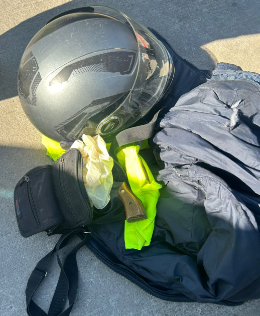Persecución policial culmina con dos detenidos e incautación de drogas y un arma