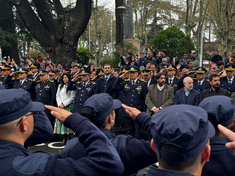 Autoridades en el acto de egreso de Agentes de Canelones. Autoridades en el acto de egreso de Agentes de Canelones.