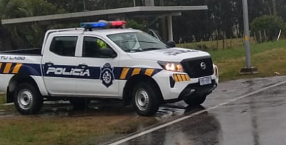 Vehículo hurtado en Solanas, fue recuperado por investigadores de Maldonado Camioneta policial