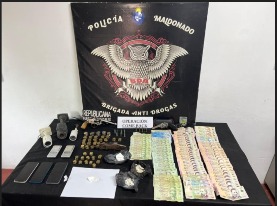 INCAUTACION OPERACION COMEBACK, SUSTANCIAS, ARMAS, DINERO Y CELULARES EN UNA MESA