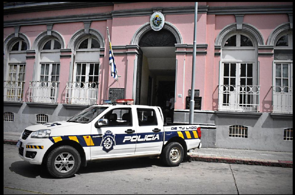 Movil en seccional 1ra de Maldonado