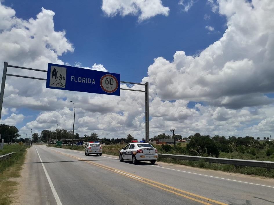 Cartel de Florida y móviles policiales Cartel de Florida y móviles policiales
