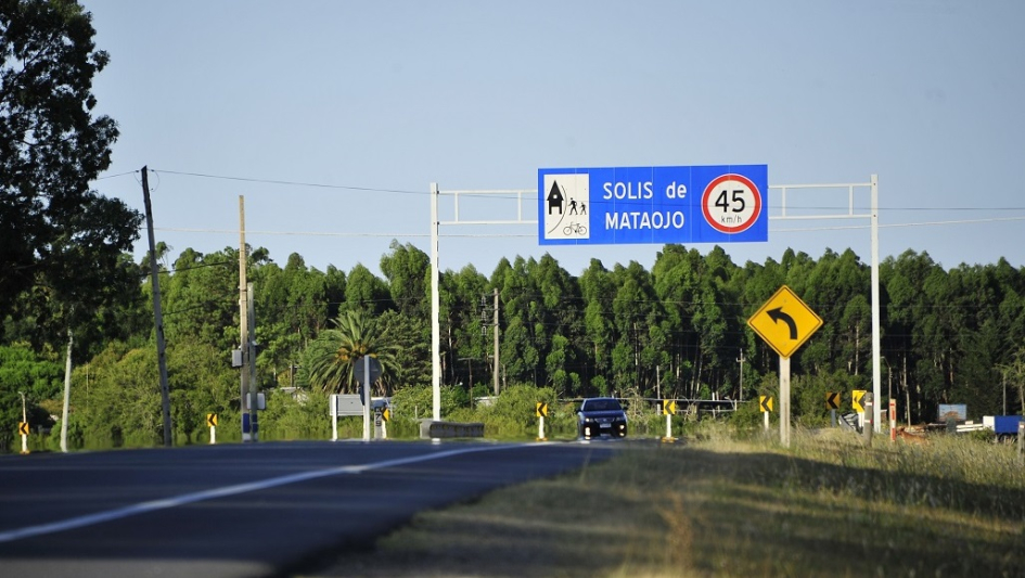 Cartel en ruta de Solís de Mataojo Cartel en ruta de Solís de Mataojo