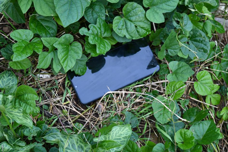 Celular incautado en allanamientos de la BDA por estupefacientes Celular incautado en allanamientos de la BDA por estupefacientes