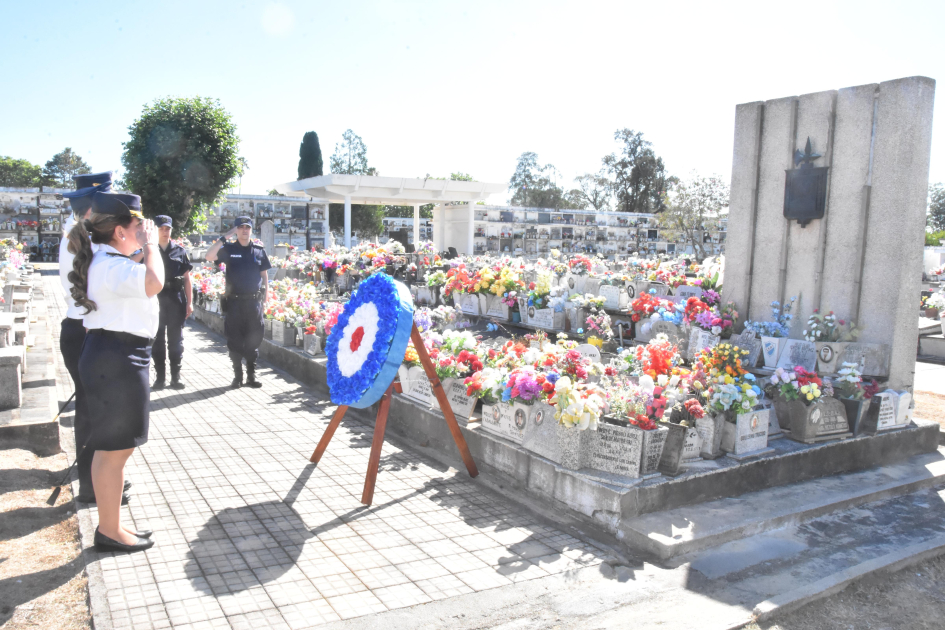Acto en necrópolis local