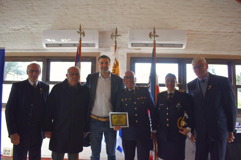 Reconocimiento recibido por parte del Centro de Suboficiales de Policía del Uruguay Reconocimientopor parte del Centro de Suboficiales de Policía del Uruguay