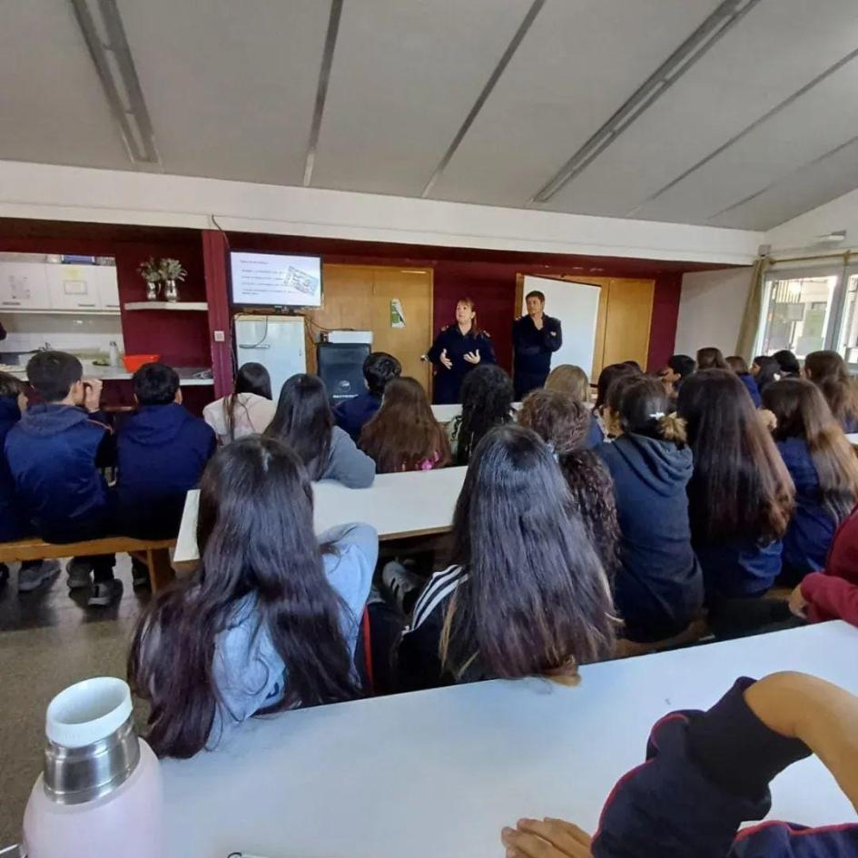 Charla Informativa en Liceo Mendoza Charla Informativa en Liceo Mendoza