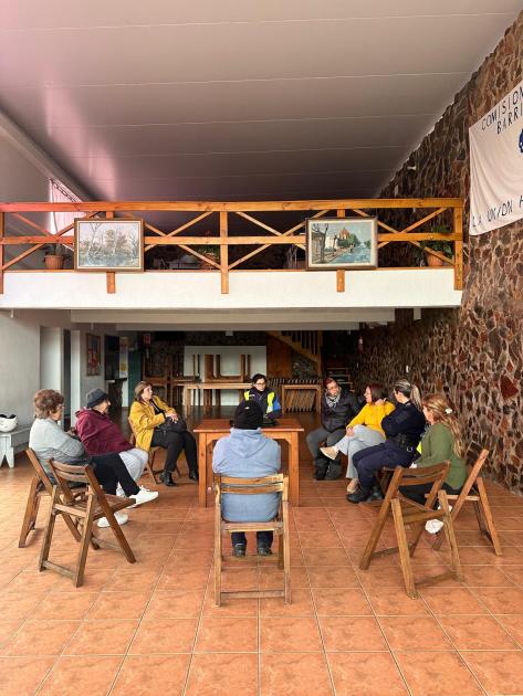 Charla de Policía comunitaria con adultos mayores Charla de Policía comunitaria con adultos mayores