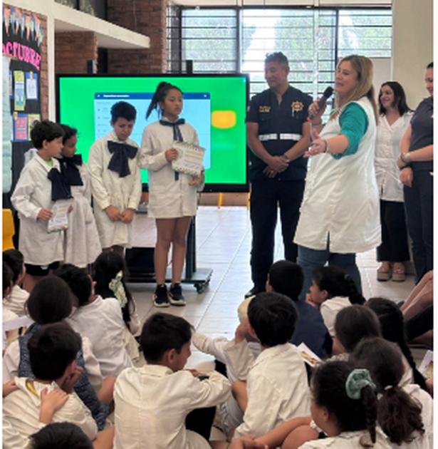 Charla sobre identidad y huellas dactilares