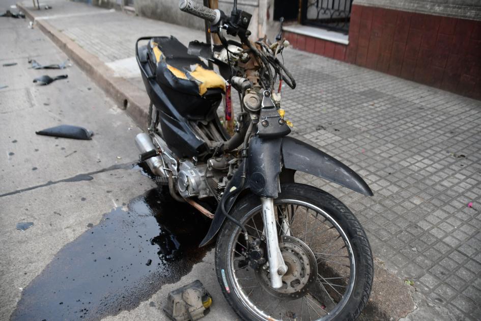 Moto protagonista de siniestro de tránsito en 18 de julio e Intendente Lois Moto protagonista de siniestro de tránsito en 18 de julio e Intendente Lois