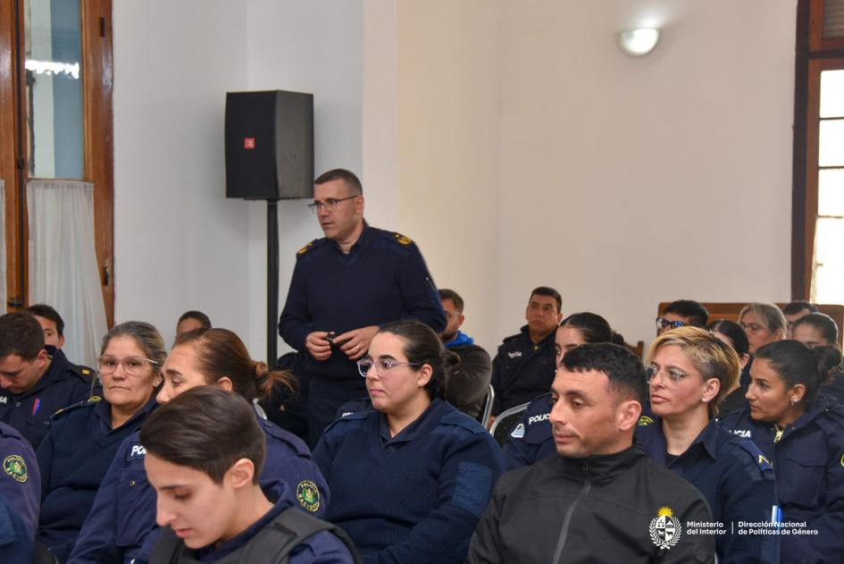 Taller de actualización en la respuesta policial en VDG en Colonia Taller de actualización en la respuesta policial en VDG en Colonia