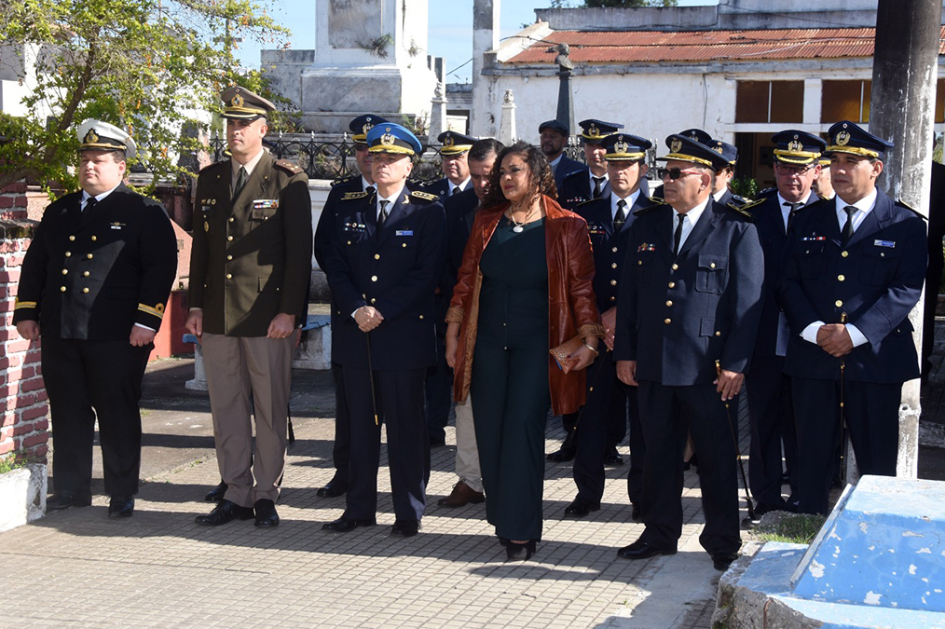 Comando de Jefatura Jefe de Regimiento Jefe de Aeropuerto y Diputada Miriam Britos
