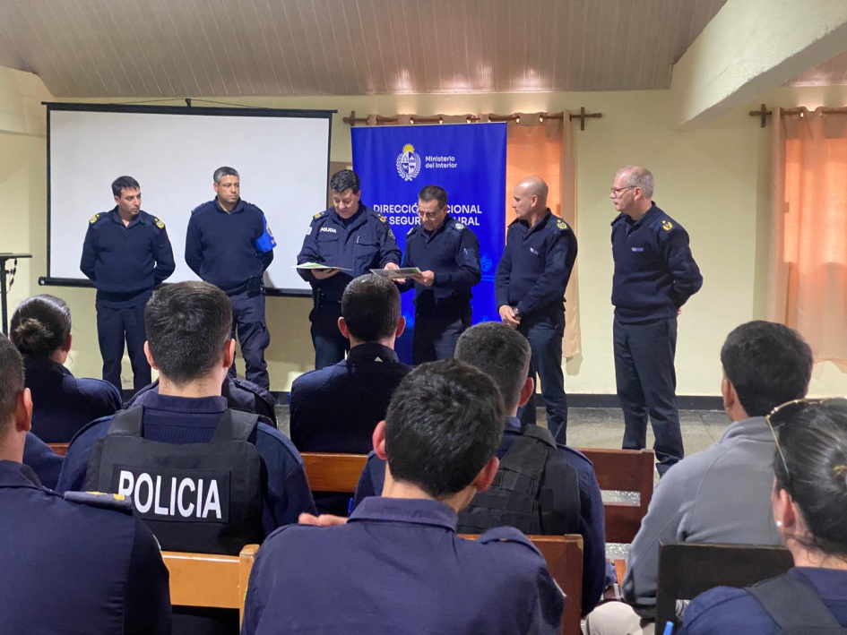 Comando en jornadas de legislación Director Nacional de Seguridad rural junto al comando de Lavalleja en jornadas de legislación
