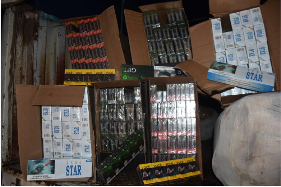 Cajas de cigarrillos incautadas en el procedimiento Cajas de cigarrillos incautadas en el procedimiento