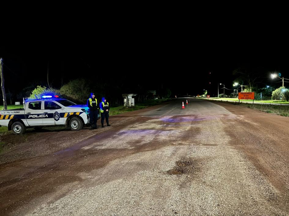 Control policial nocturno en ruta Control policial nocturno en ruta