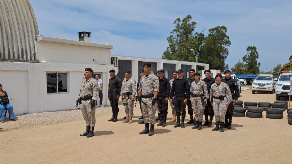 Formación de policías que aprobaron el Curso IBOI con Oficiales Formación de policías que aprobaron el Curso IBOI con Oficiales