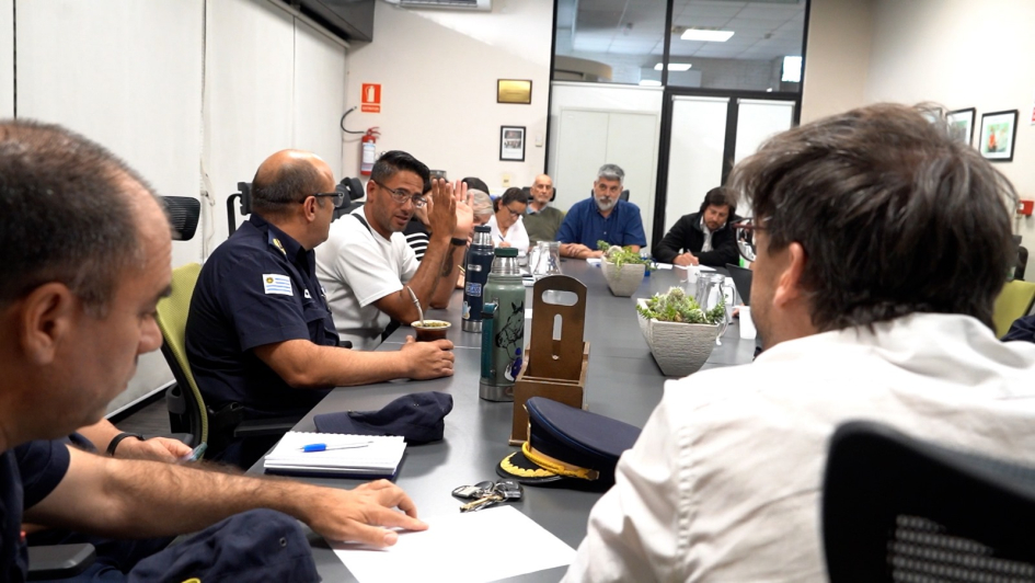 autoridades durante la reunión 