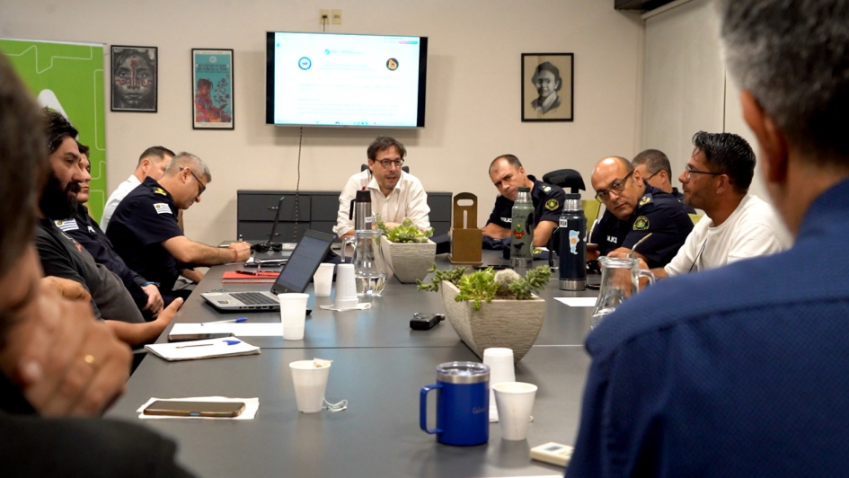 autoridades durante la reunión 