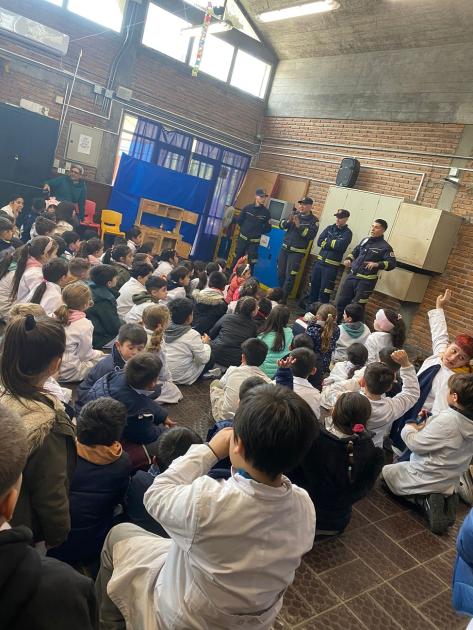 Charla en escuela N°103. Charla en escuela N°103.