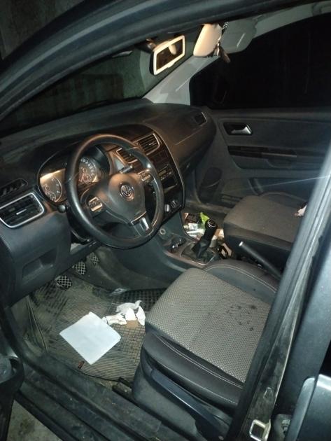 Interior del vehículo donde se hurtaron objetos Interior del auto
