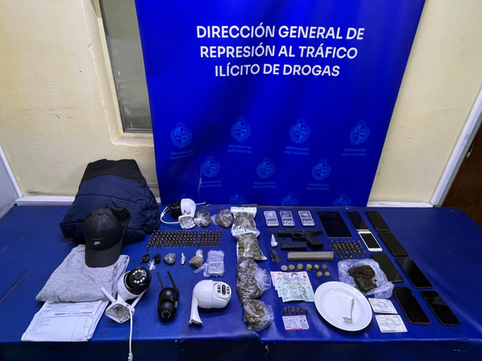 Operativo antidrogas en el Cerro: cinco detenidos y un arma incautada