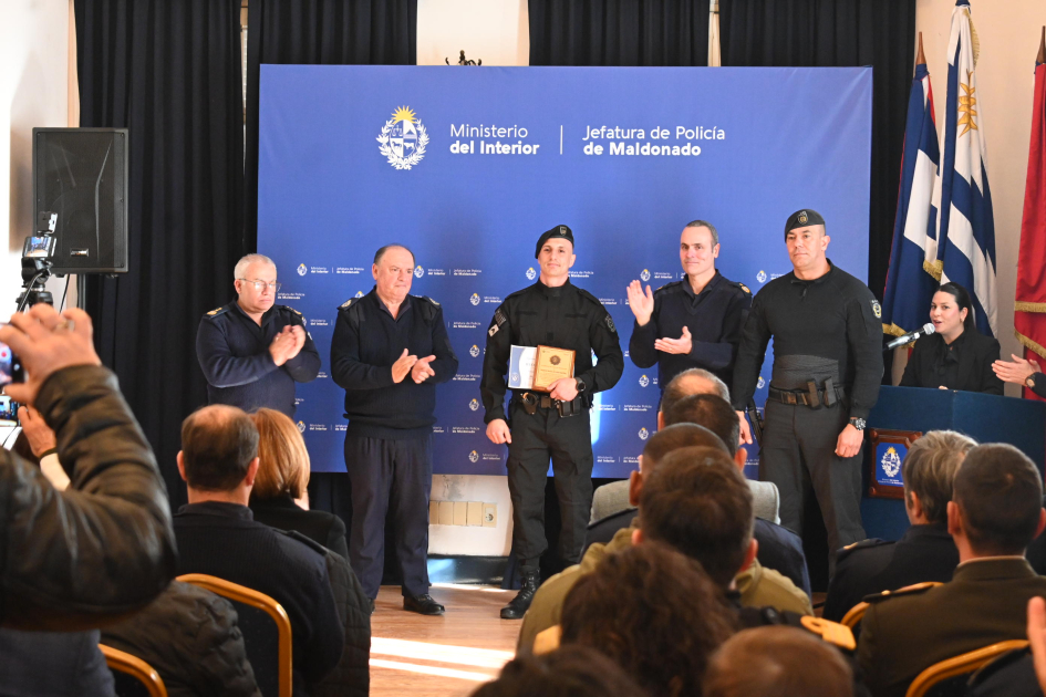 Entrega reconocimiento Sargento Dionisio Delgado RCP