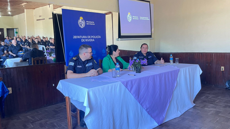 Comisario (P.E.) (C.P.) Lic. July Zabaleta, Directora Nacional de Políticas de Género Comisario (P.E.) (C.P.) Lic. July Zabaleta, Directora Nacional de Políticas de Género