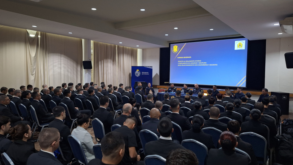 Comenzó la formación de 329 nuevos agentes ejecutivos de la Policía Nacional Comenzó la formación de 329 nuevos agentes ejecutivos de la Policía Nacional