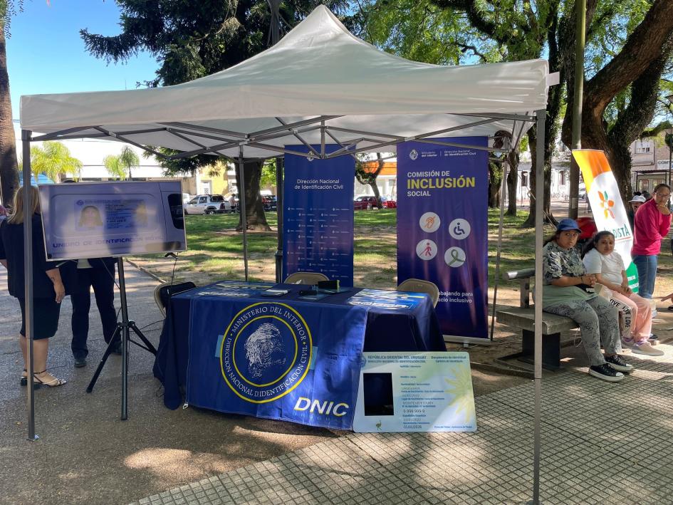 Stand de la DNIC en la feria de Tacuarembó Stand de la DNIC en la feria de Tacuarembó