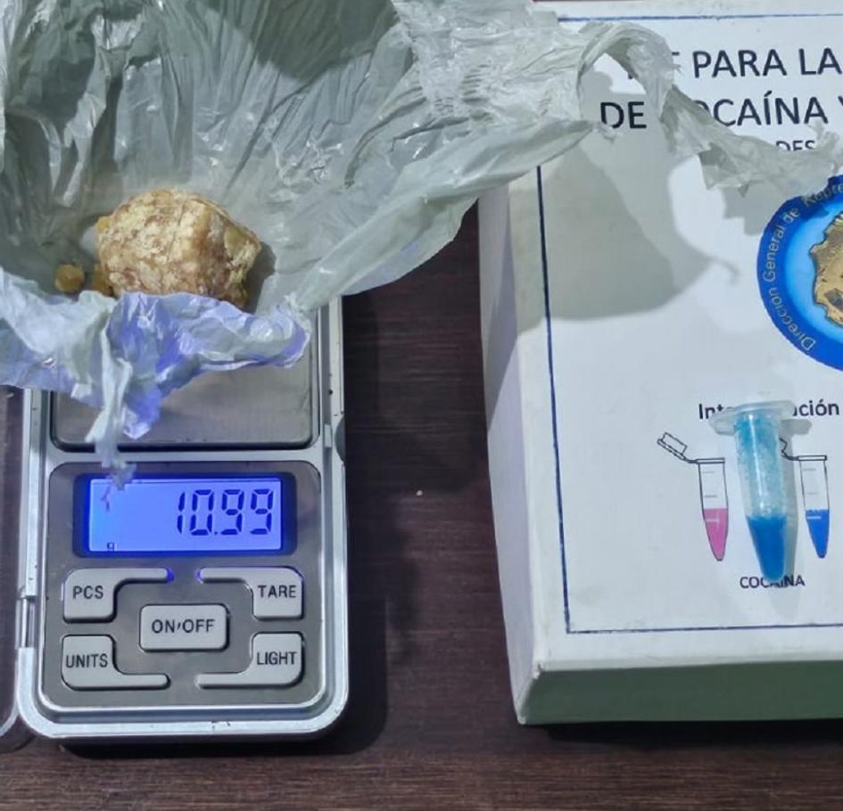 Pesaje y reactivo de sustancia, arrojando como resultado Pasta base de cocaína.