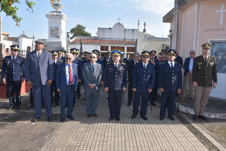 Acto en Cementerio Central Acto en Cementerio Central