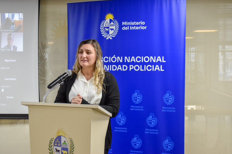 Presentación de la Subdirectora nacional de la DNPG Cria. Mayor (PT) Esc. Lic. Cecilia Erhardt Foto de la Subdirectora nacional de la DNPG Cria. Mayor (PT) Esc. Lic. Cecilia Erhardt