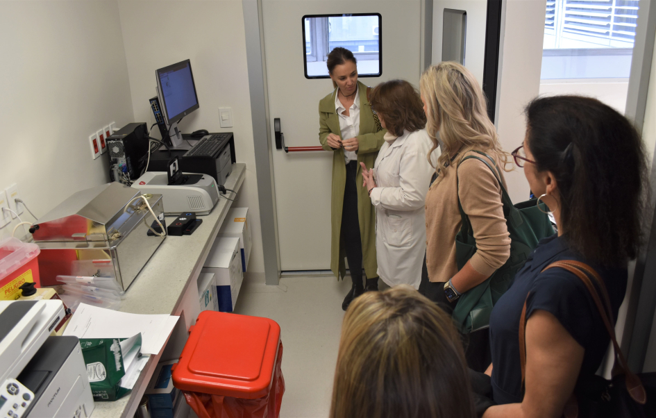 Recorriendo instalaciones del hospital