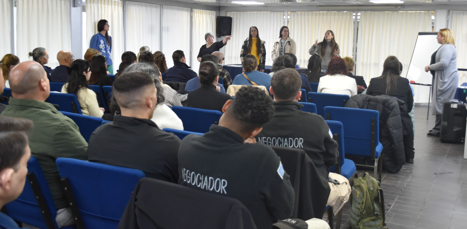 Curso para Consejeros de Pares sobre integración social y concientización de la atención a la person Curso para Consejeros de Pares sobre integración social y concientización de la atención a la person