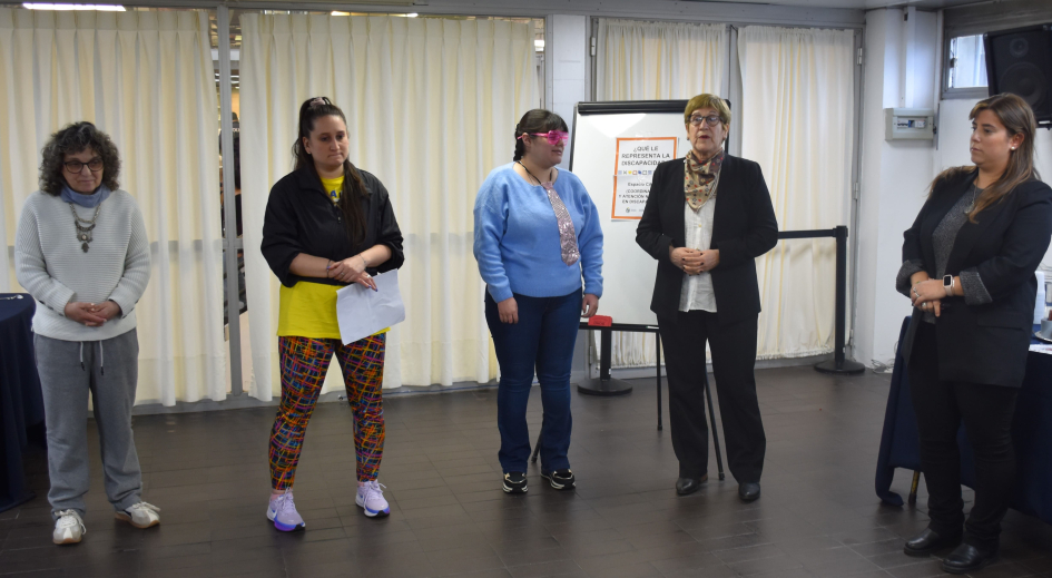 Curso para Consejeros de Pares sobre integración social y concientización de la atención a la person Curso para Consejeros de Pares sobre integración social y concientización de la atención a la person