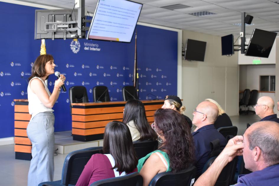 Taller de finanzas para policías del Plan Avanzar Taller de finanzas para policías del Plan Avanzar