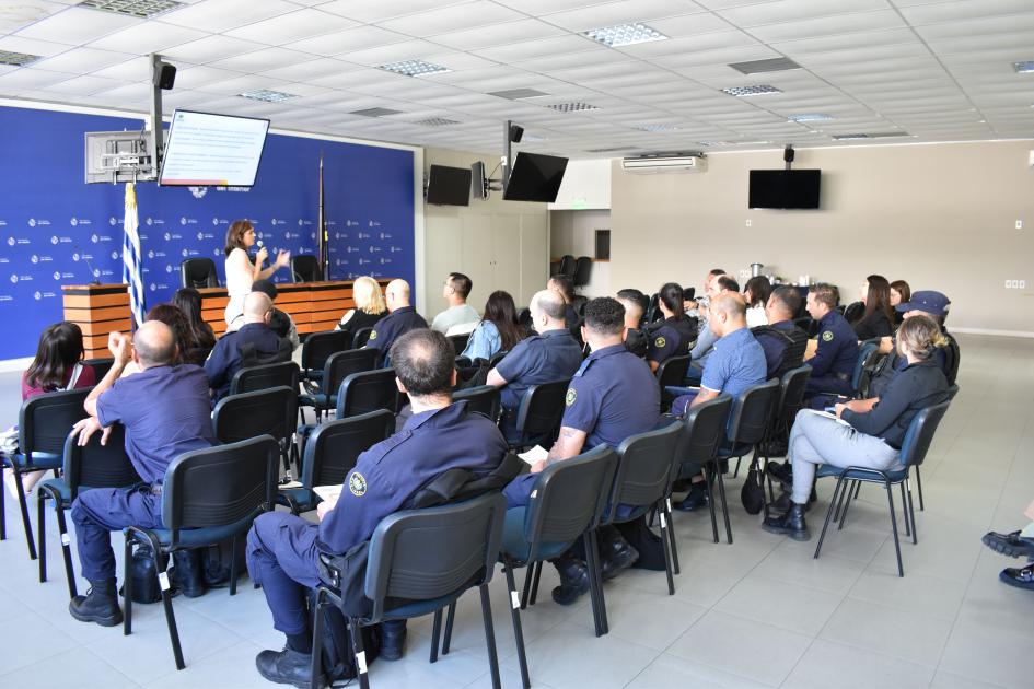 Taller de finanzas para policías del Plan Avanzar Taller de finanzas para policías del Plan Avanzar