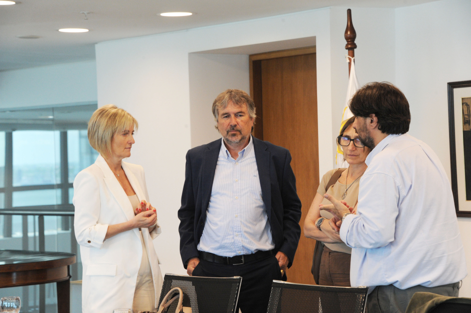 Foto reunión de las autoridades en la Junta Nacional de Seguridad