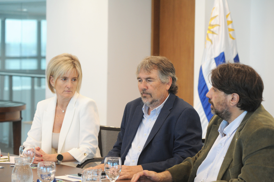 Foto reunión de las autoridades en la Junta Nacional de Seguridad