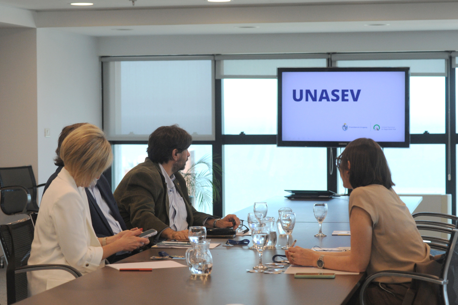 Foto reunión de las autoridades en la Junta Nacional de Seguridad