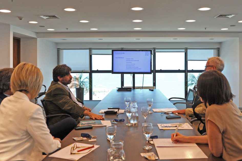 Foto reunión de las autoridades en la Junta Nacional de Seguridad