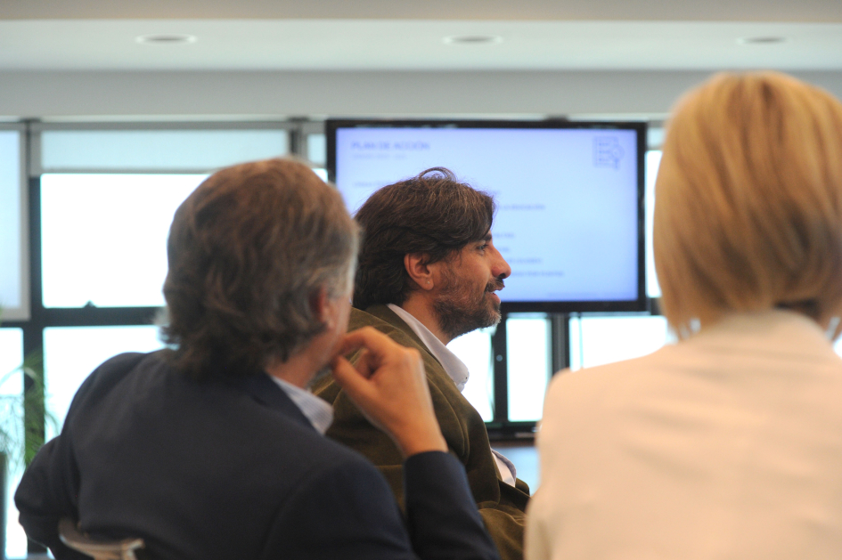 Foto reunión de las autoridades en la Junta Nacional de Seguridad