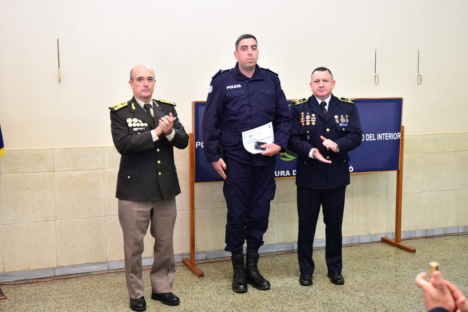 Entrega de reconocimiento ascenso por mérito Reconocimiento de ascenso por mérito