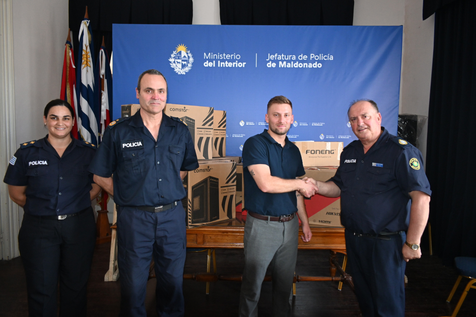 ENTREGA COMPUTADORAS SURHACIENDA