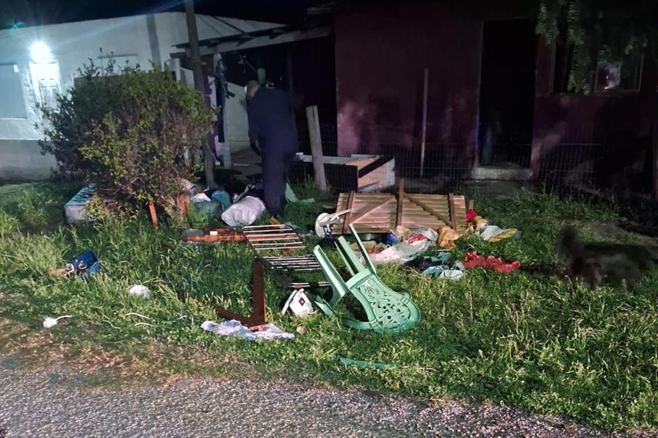 Daños en mobiliario de vivienda provocados por un hombre Daños en mobiliario de vivienda provocados por un hombre