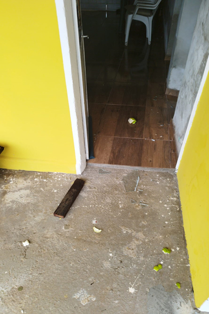 Daños en puerta de ingreso a finca. Daños en puerta de ingreso a finca.