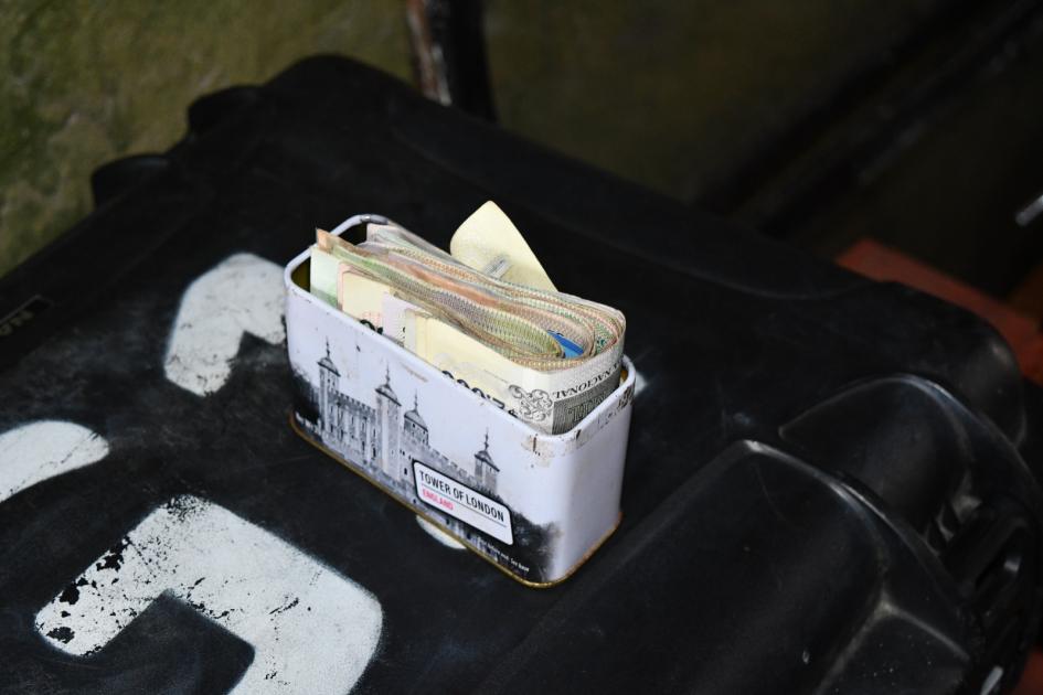 Dinero enlatado incautado en allanamientos de la BDA por estupefacientes Dinero enlatado incautado en allanamientos de la BDA por estupefacientes