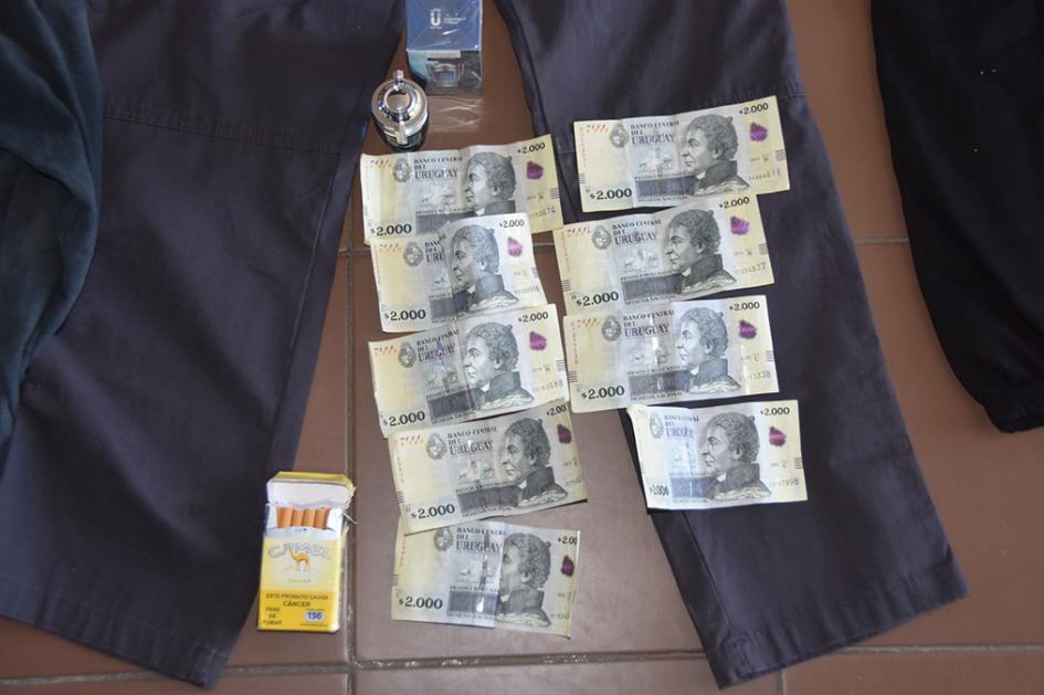 Dinero incautado por la policía. Dinero incautado por la policía.