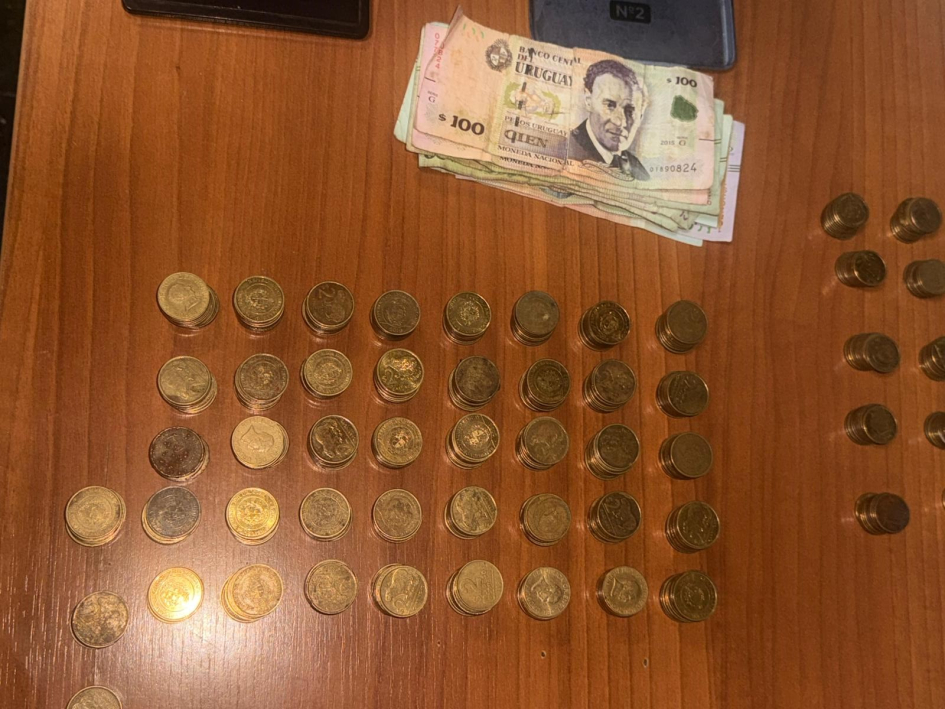 Dinero incautado por efectivos policiales Dinero incautado por efectivos policiales