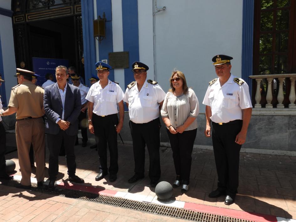 Director de la Policía Nacional, jefe, sub jefe e intendente son su secretaria Director de la Policía Nacional, jefe, sub jefe e intendente son su secretaria